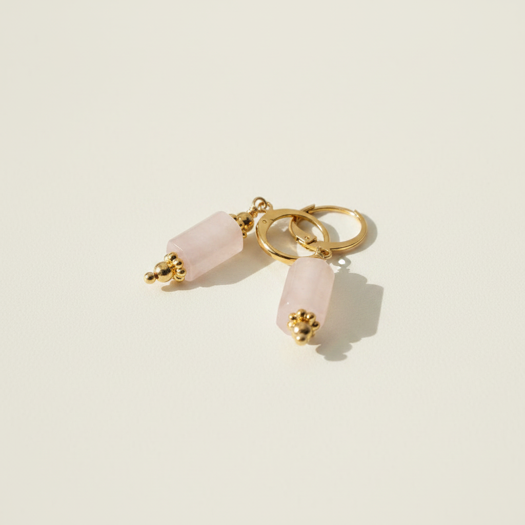 Boucles d’oreilles Levigata en quartz rose et plaqué or 