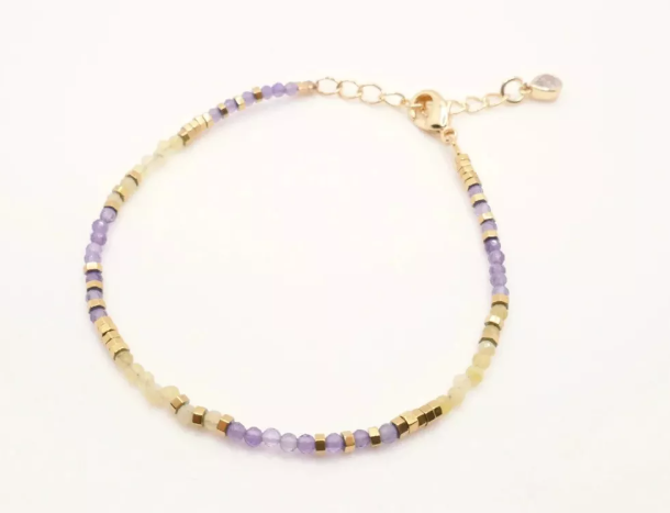 Bracelet Incanto – Mini Perle Améthyste & Opale Dorée