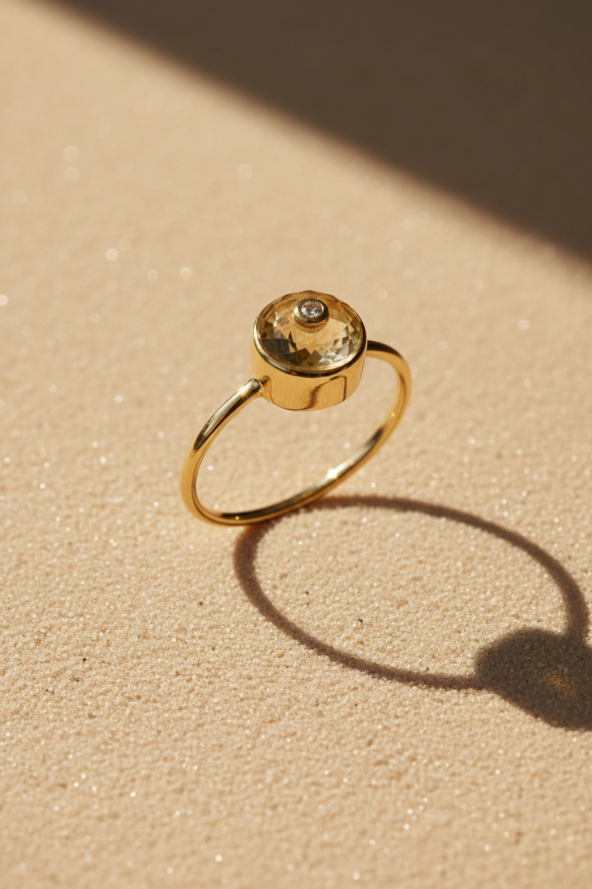 Bague citrine fond beige