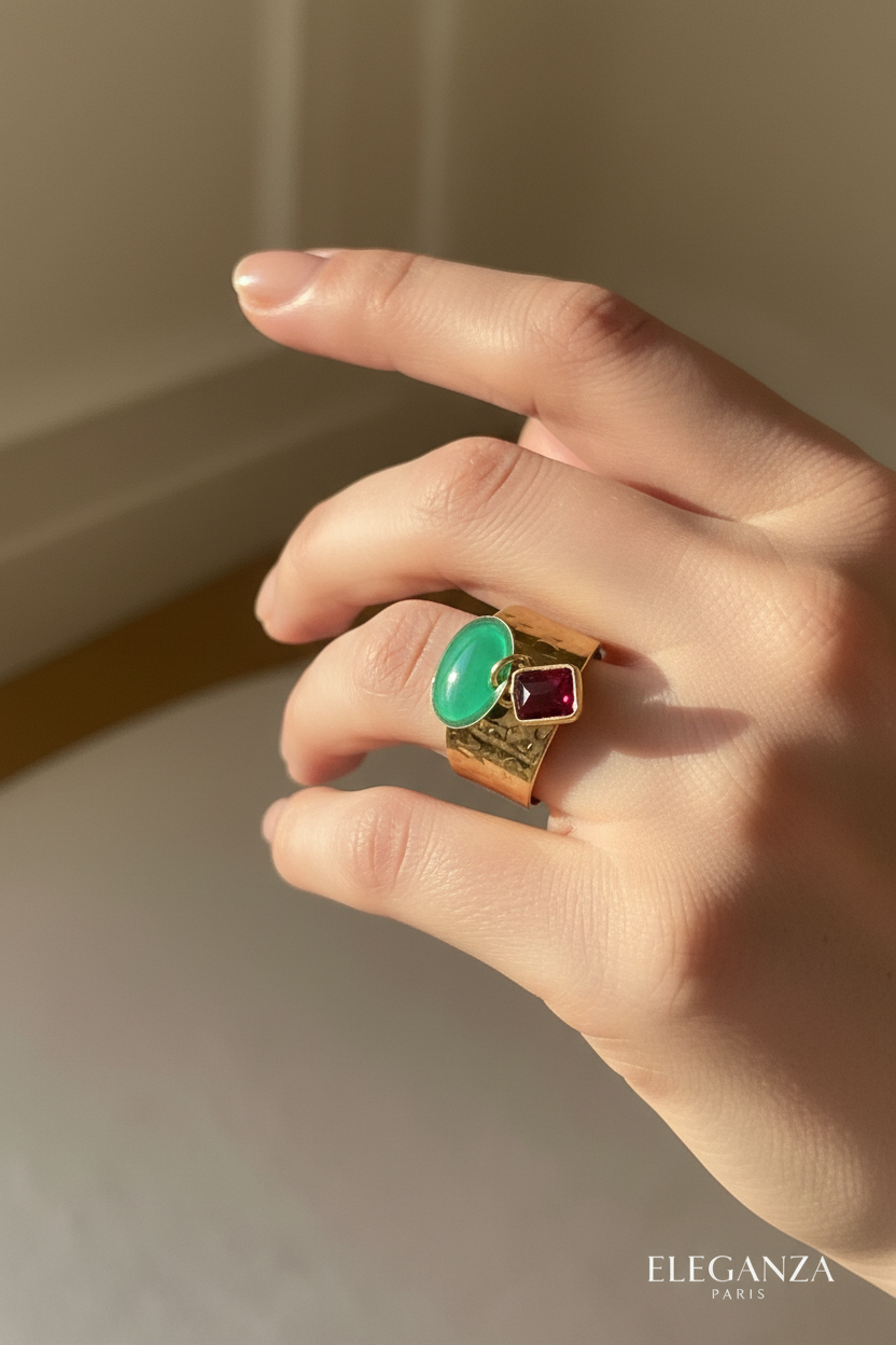 Bague Rubis Rectangle & Émail Vert – lifestyle